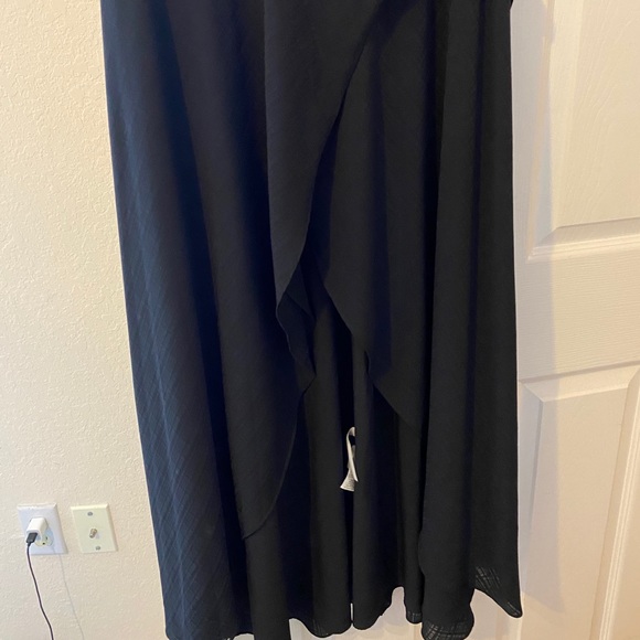 BLACK WRAP AROUND DRESS - Picture 2 of 3